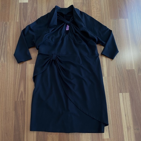 ‼️SALE‼️GOLDEN ERA DRESS IN BLACK - VIXEN BY MICHELINE PITT - Picture 8 of 16